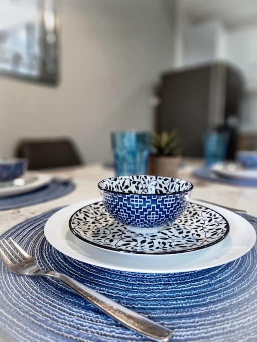 מנילה Luxestaysmnl Coastal Chic Netflx 380Mbps Pool Bgc מראה חיצוני תמונה